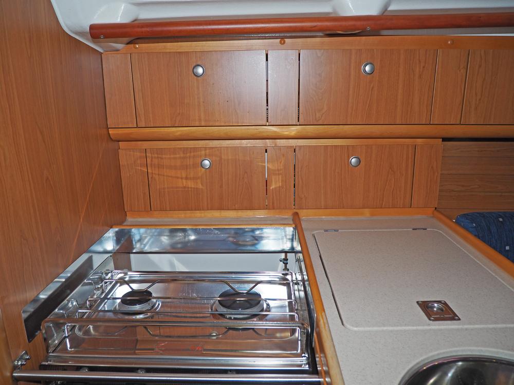 Saloon, Accommodation